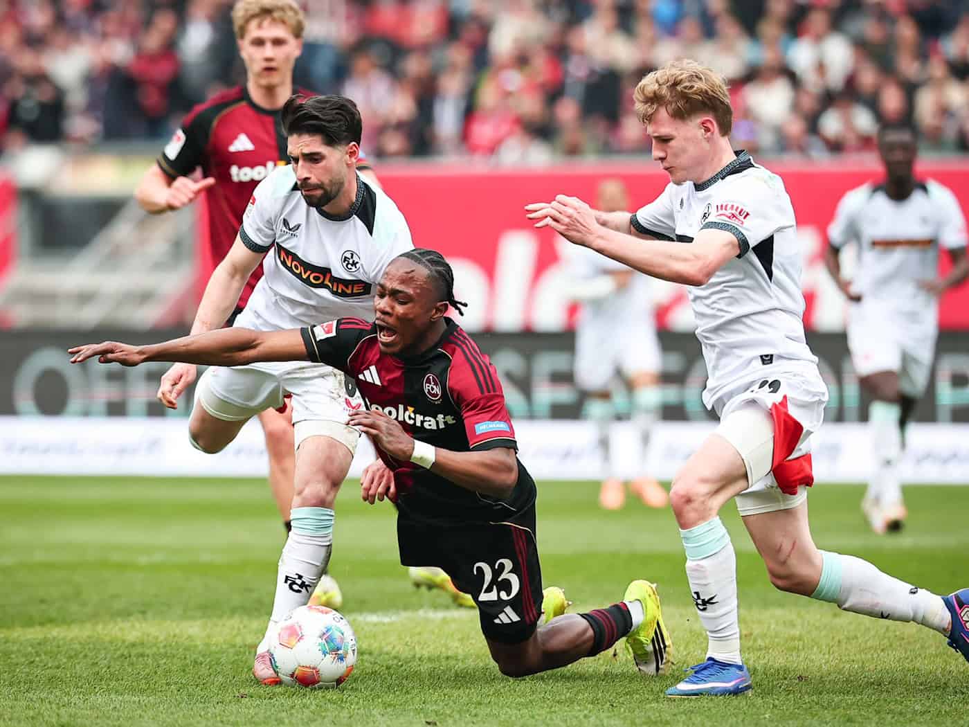  Mohamed Ali Zoma (M) fehlt dem 1. FC Nürnberg verletzt. (Archivbild) / Foto: Daniel Karmann/dpa