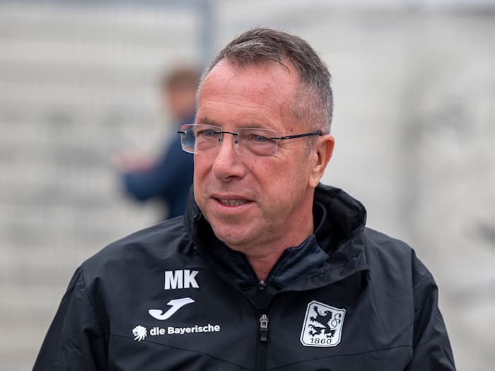 Trainer Markus Kauczinski wartet seit fünf Spielen auf einen Sieg. (Archivbild) / Foto: Peter Kneffel/dpa