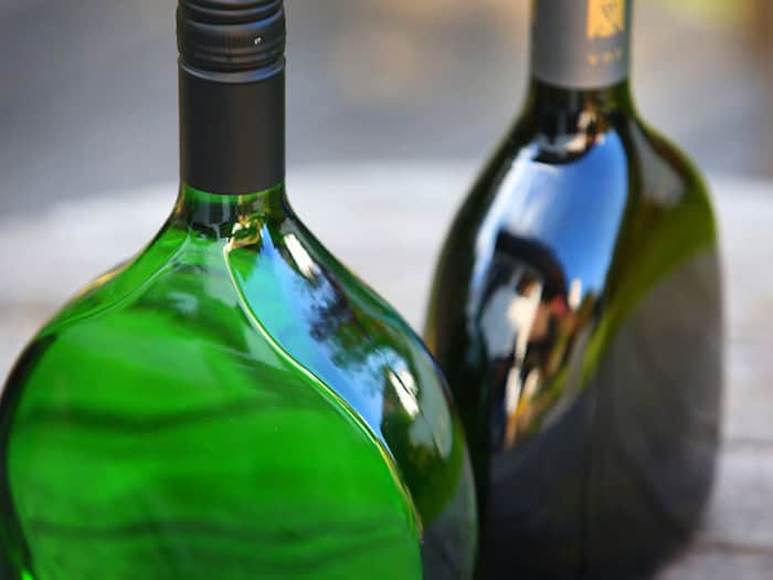 Nur Frankenweine dürfen in einen Bocksbeutel gefüllt werden. (Archivbild) / Foto: picture alliance / Karl-Josef Hildenbrand/dpa