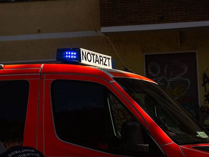 Nach einem Sturz auf der Straße ist eine Seniorin gestorben. (Symbolbild) / Foto: Fernando Gutierrez-Juarez/dpa