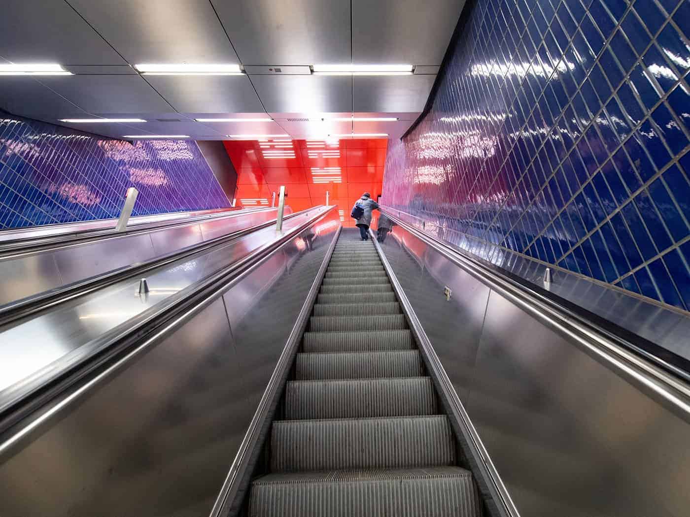 Der 88-Jährige stürzte auf der Rolltreppe eines U-Bahnhofs. (Symbolbild) / Foto: Sven Hoppe/dpa/dpa-tmn
