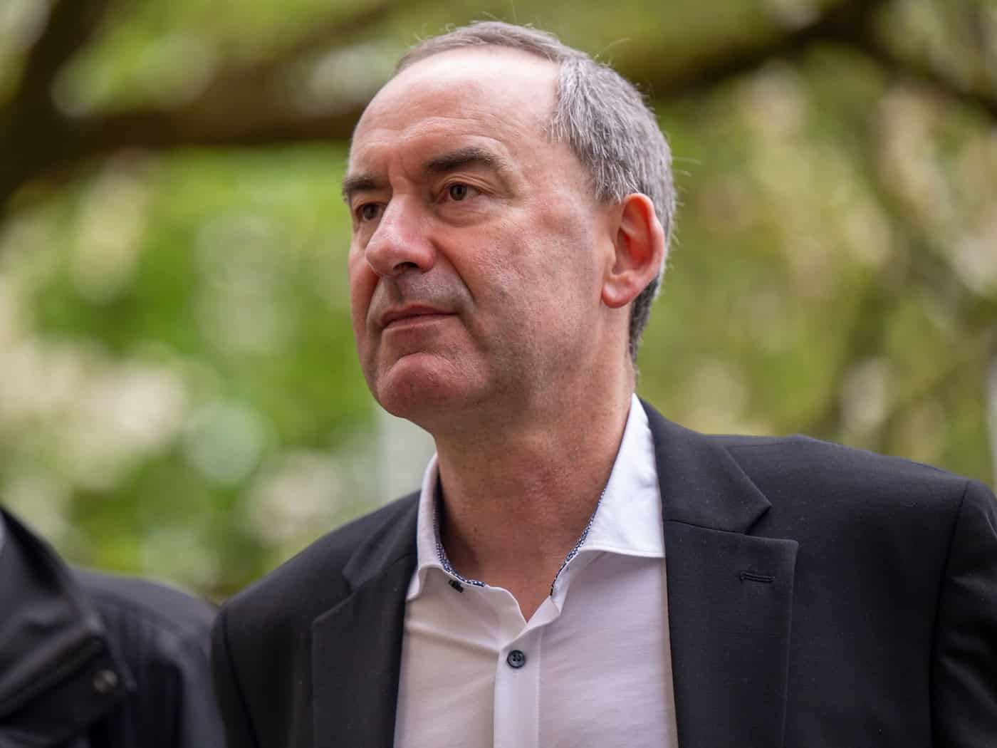 Freie-Wähler-Chef Hubert Aiwanger kann sich eine engere Kooperation mit der Union im Bund vorstellen. (Archivbild) / Foto: Peter Kneffel/dpa