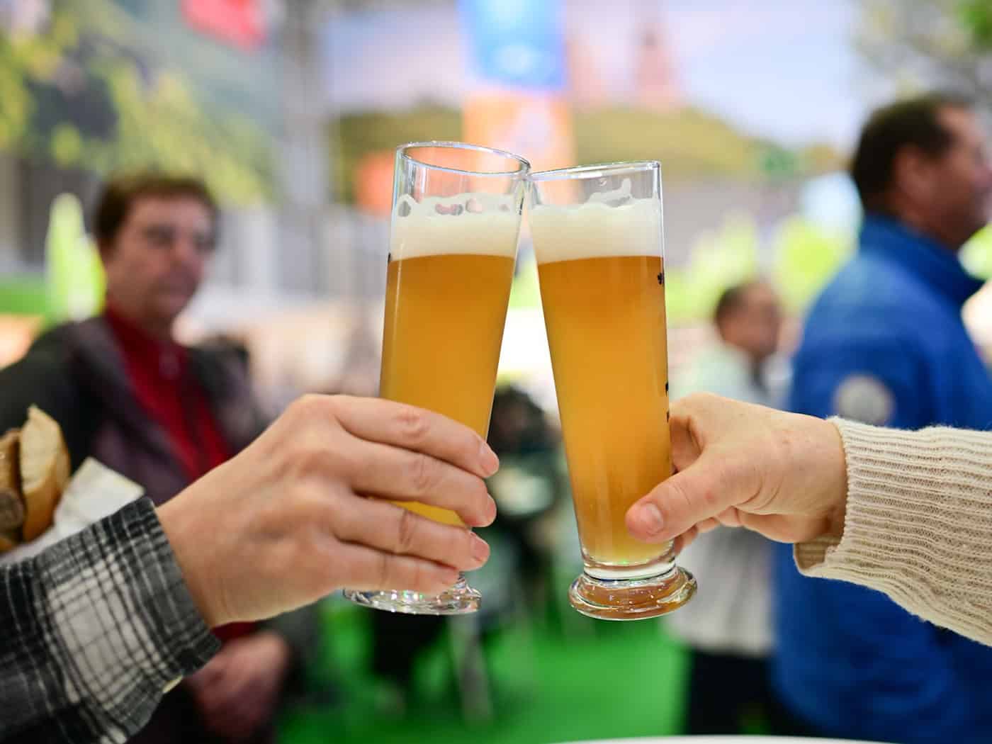 Vorsicht heißt es beim alkoholfreien Hefeweizen der Brauerei Gutmann. (Symbolbild) / Foto: Sebastian Christoph Gollnow/dpa