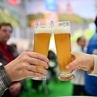 Vorsicht heißt es beim alkoholfreien Hefeweizen der Brauerei Gutmann. (Symbolbild) / Foto: Sebastian Christoph Gollnow/dpa