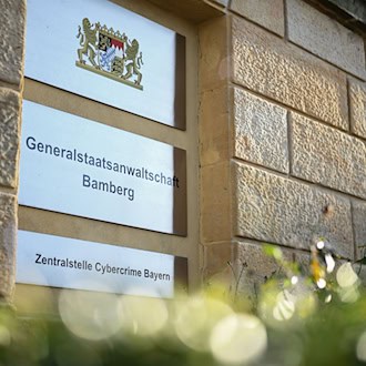 Die Zentralstelle Cybercrime Bayern hat Anklage wegen schweren sexuellen Kindesmissbrauchs erhoben. (Symbolbild) / Foto: Nicolas Armer/dpa