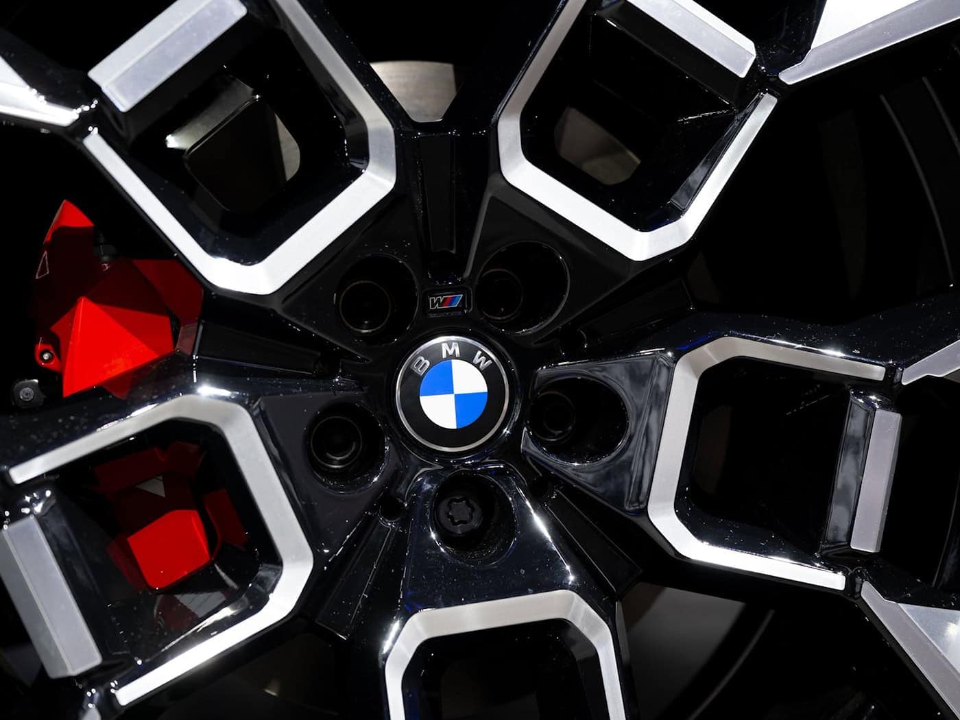 BMW hat im ersten Quartal weniger Autos abgesetzt. (Archivbild) / Foto: Sven Hoppe/dpa