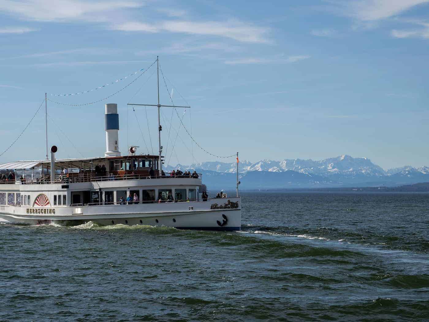 Am Ostersonntag hat die Saison für die Bayerische Seenschifffahrt begonnen.   / Foto: Stefan Puchner/dpa