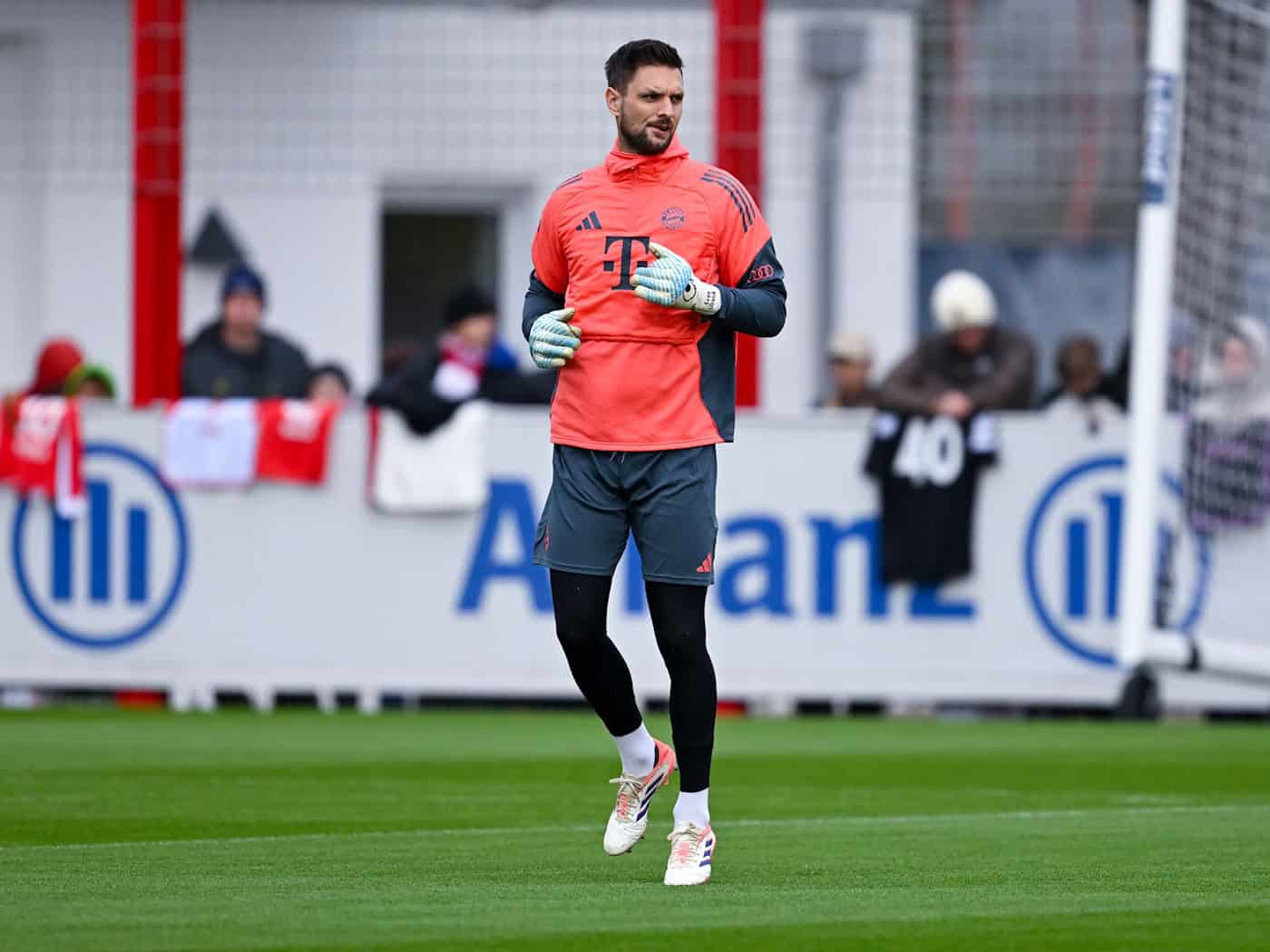 Sven Ulreich läuft beim FC Bayern wieder. (Archivbild) / Foto: Sven Hoppe/dpa