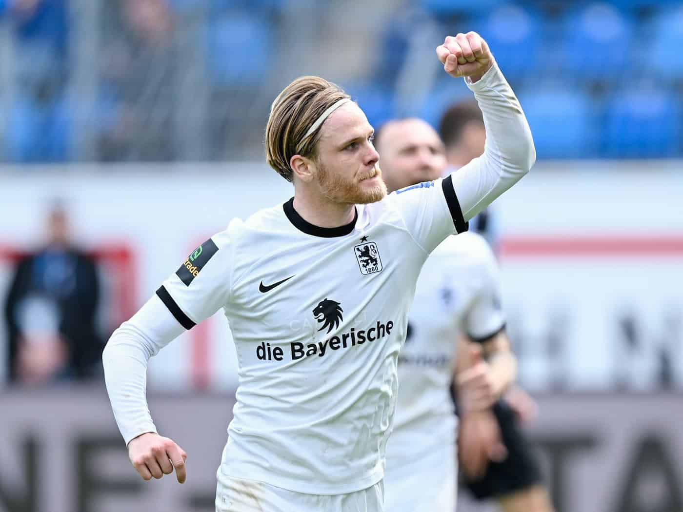 Der gesperrte Kapitän Thore Jacobsen fehlt gegen Mannheim. (Archivbild) / Foto: Uwe Anspach/dpa