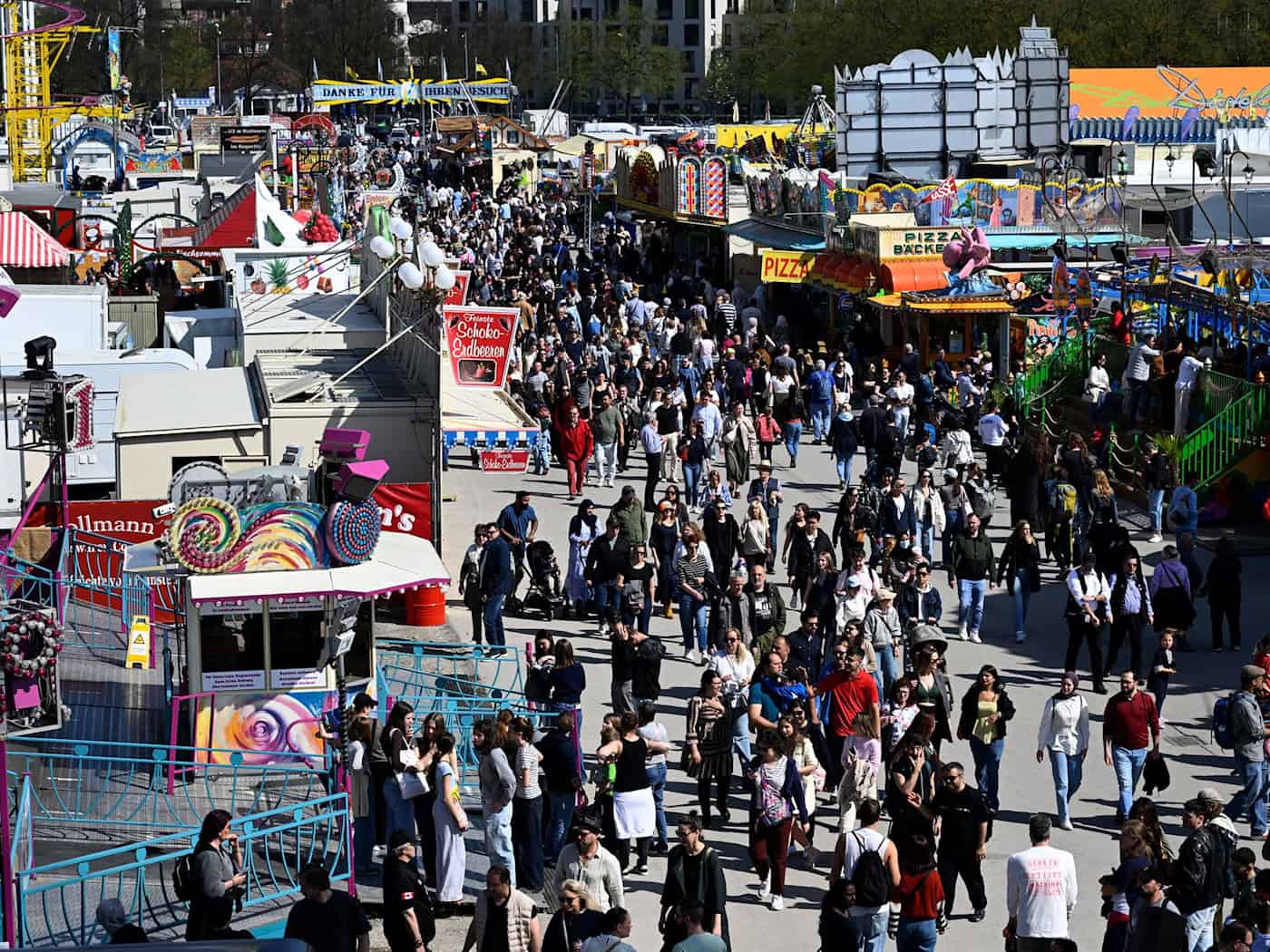 Der Unfall ereignete sich auf dem Münchner Frühlingsfest. (Archivbild) / Foto: Felix Hörhager/dpa