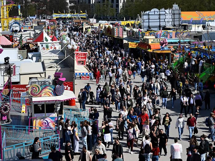 Der Unfall ereignete sich auf dem Münchner Frühlingsfest. (Archivbild) / Foto: Felix Hörhager/dpa