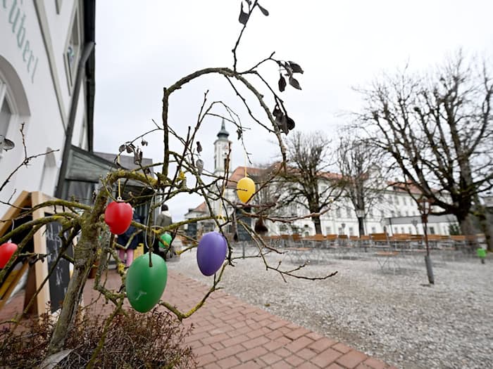 Am Ostersonntag wird der Himmel in der zweiten Tageshälfte vielerorts grau und regnerisch. / Foto: Felix Hörhager/dpa