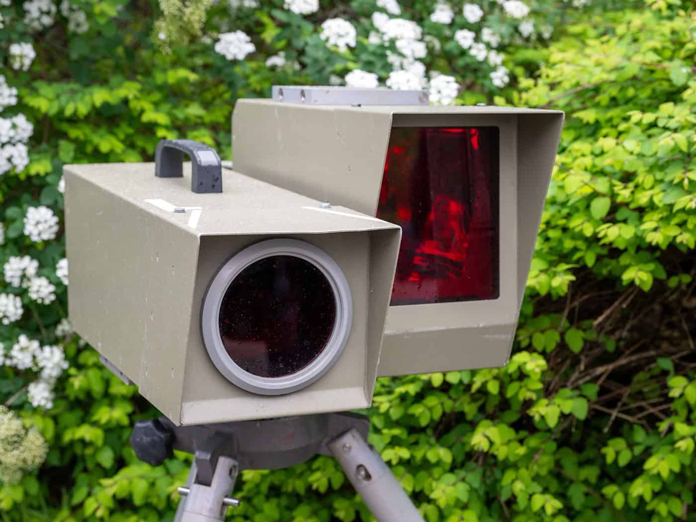 Temposünder sollen am Blitzmarathon in Bayern ausgebremst werden. (Archivbild) / Foto: Pia Bayer/dpa