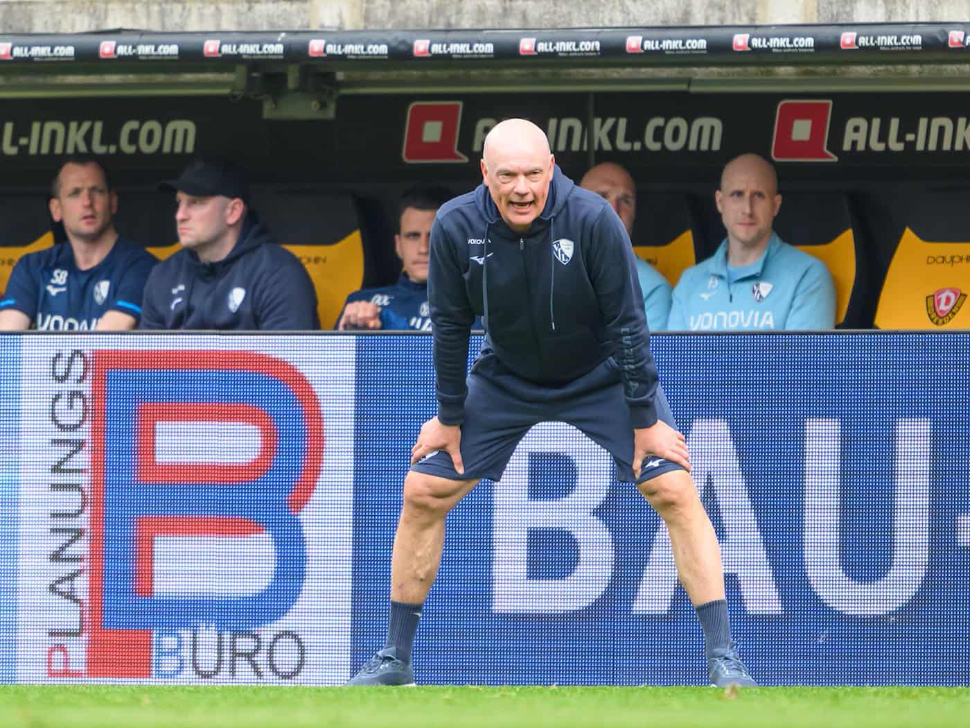 Uwe Rösler möchte mit Bochum den Klassenerhalt vorzeitig sichern. / Foto: Robert Michael/dpa
