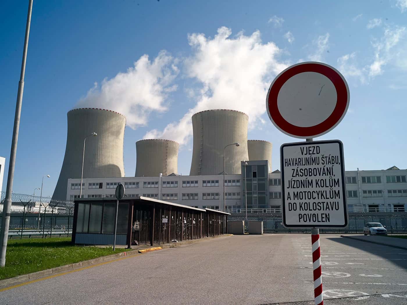 Am Standort des Atomkraftwerks Temelin soll künftig ein Mini-AKW getestet werden. (Archivbild) / Foto: Michael Heitmann/dpa