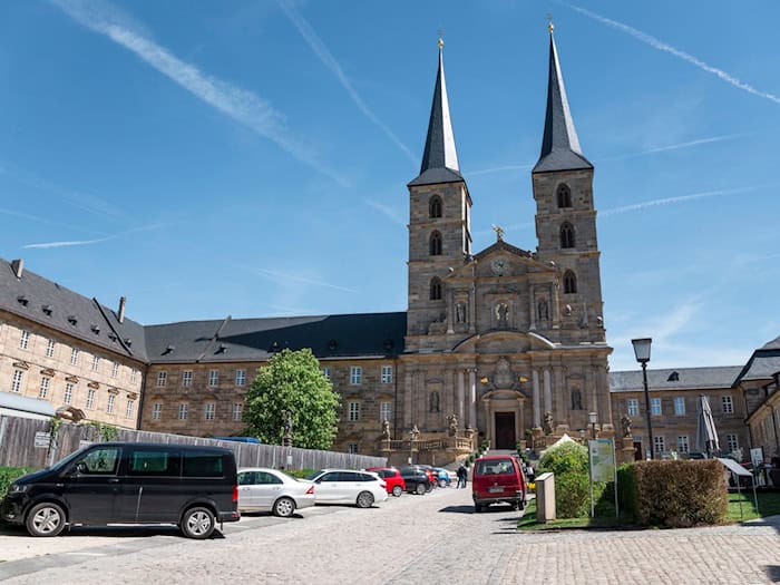 Die Kirche St. Michael ist eine beliebte Touristenattraktion in der Welterbe-Stadt Bamberg. / Foto: Daniel Vogl/dpa