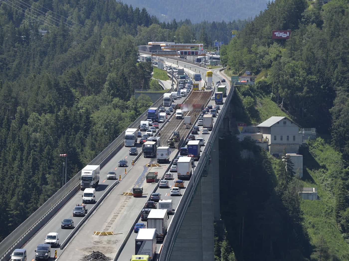 Die wichtige Alpenroute wird an einem starken Reisewochende blockiert. (Archivbild) / Foto: Zeitungsfoto.At/APA/dpa