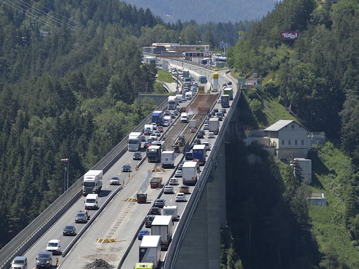 Die wichtige Alpenroute wird an einem starken Reisewochende blockiert. (Archivbild) / Foto: Zeitungsfoto.At/APA/dpa