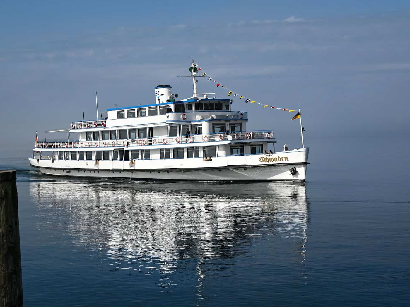 Die «Weiße Flotte» startet am Freitag in die neue Saison. (Archivbild)  / Foto: Felix Kästle/dpa
