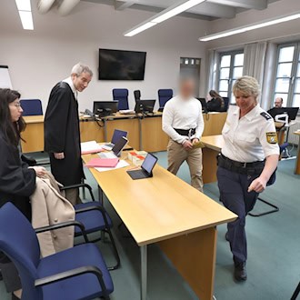 Wegen Doppelmordes an seiner Großmutter und deren Mann muss sich der Angeklagte vor dem Landgericht Memmingen verantworten. (Archivbild) / Foto: Karl-Josef Hildenbrand/dpa