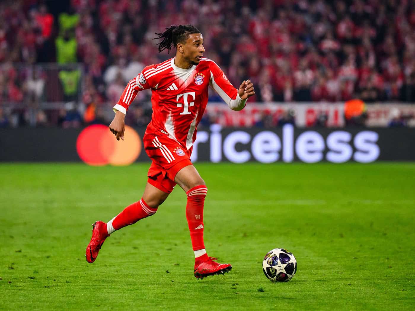 Michael Olise ist einer der derzeit besten Spieler auf der Welt. (Archivbild) / Foto: Tom Weller/dpa