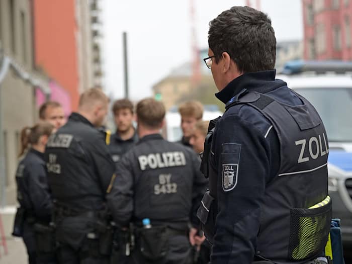 Rund 400 Kräfte kamen von der Polizei, etwa 130 weitere vom Zoll. (Archivbild) / Foto: Malin Wunderlich/dpa
