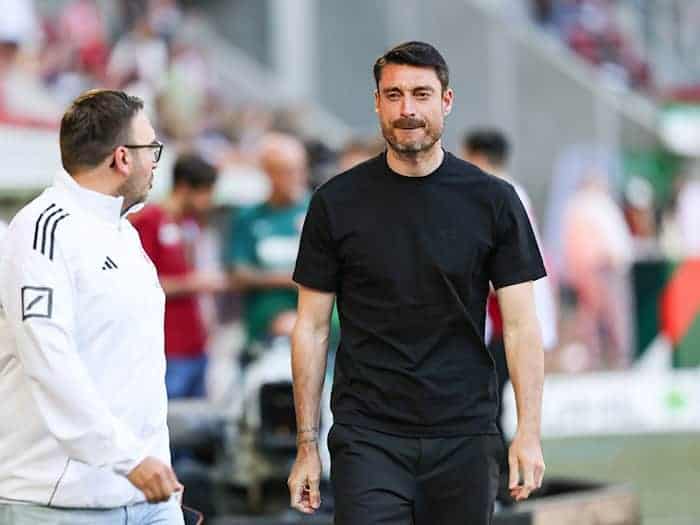 Der Druck auf Albert Riera wächst weiter. / Foto: Daniel Löb/dpa