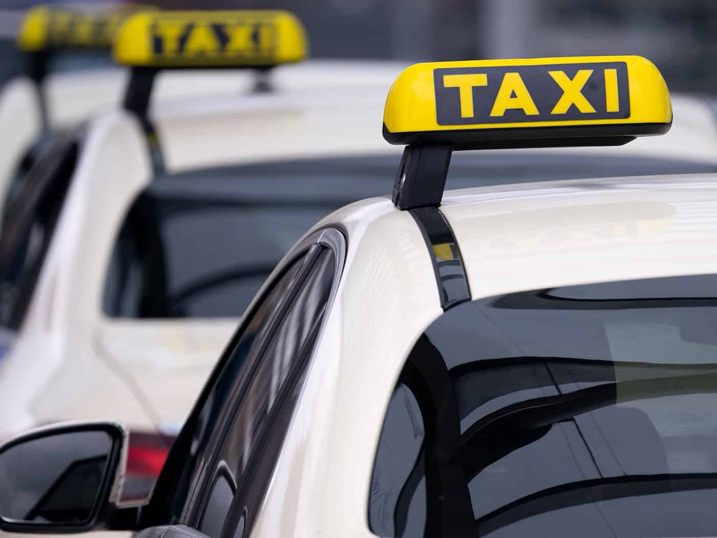 Für das Taxigewerbe sind Uber & Co. eine Bedrohung. (Symbolbild) / Foto: Sven Hoppe/dpa