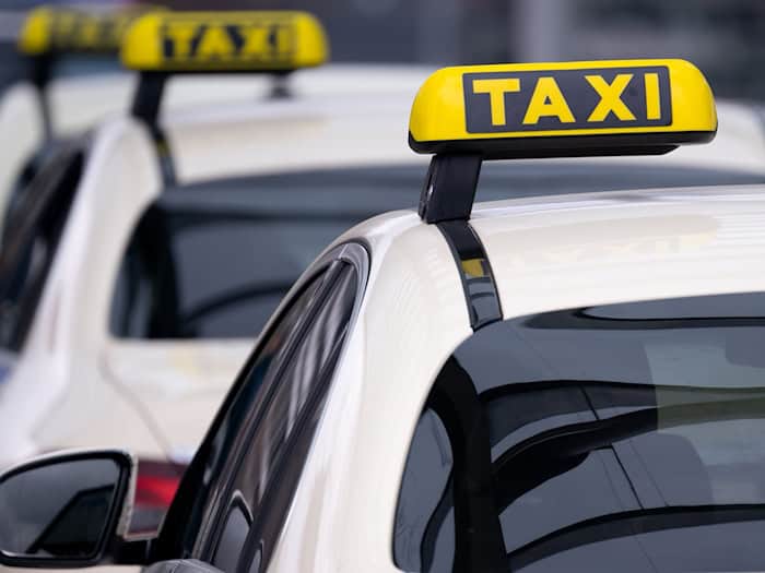Für das Taxigewerbe sind Uber & Co. eine Bedrohung. (Symbolbild) / Foto: Sven Hoppe/dpa
