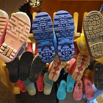 Die Ermittlungen zu einer Kita in Unterfranken, in der Kinder misshandelt worden sein sollen, wurden eingestellt. (Symbolbild) / Foto: Karl-Josef Hildenbrand/dpa