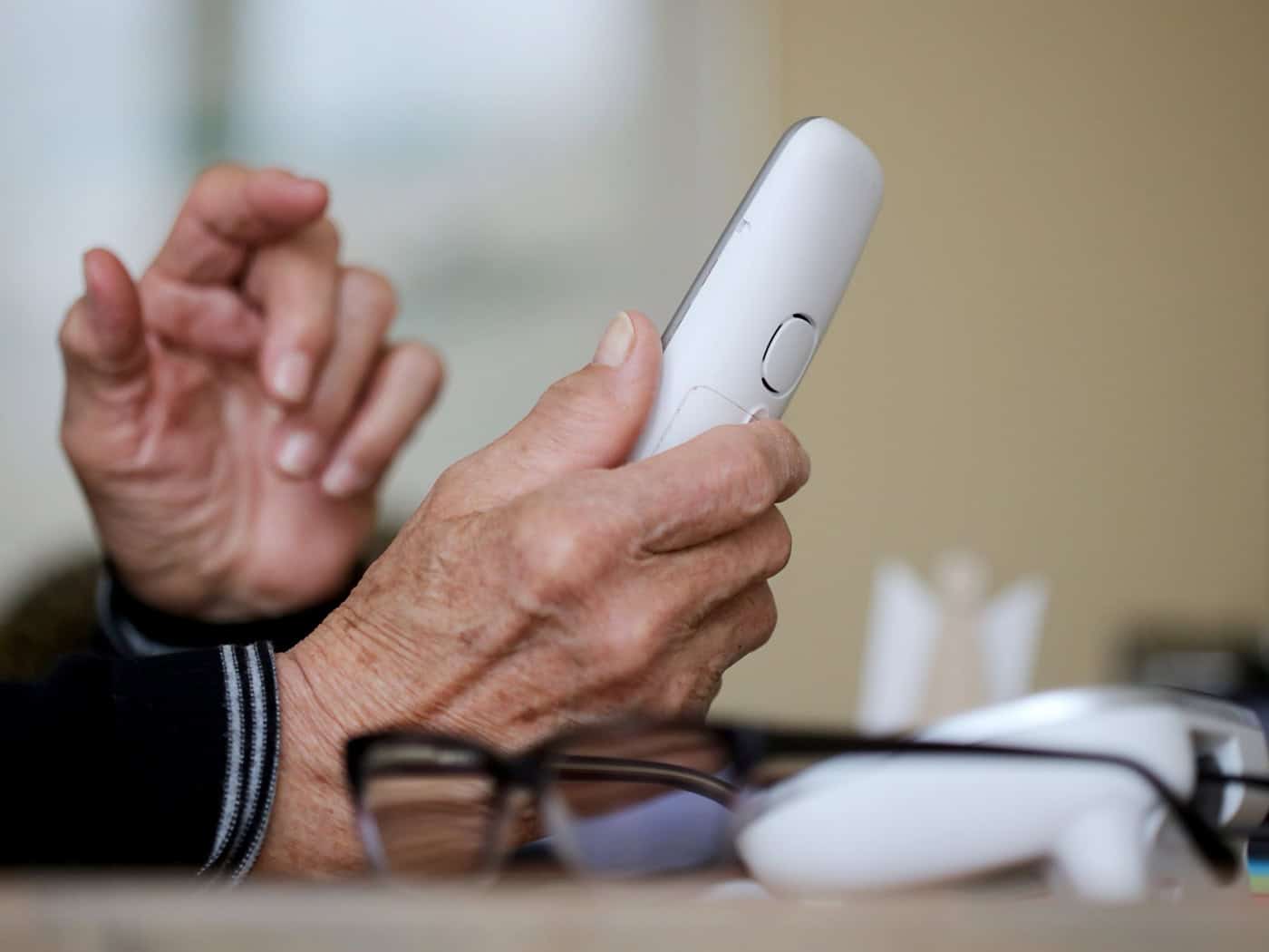 Bei einer Übergabe nahmen die Beamten den Verdächtigen fest. (Symbolbild) / Foto: Roland Weihrauch/dpa