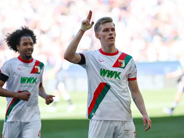 Anton Kade lässt die Augsburger jubeln. / Foto: Daniel Löb/dpa