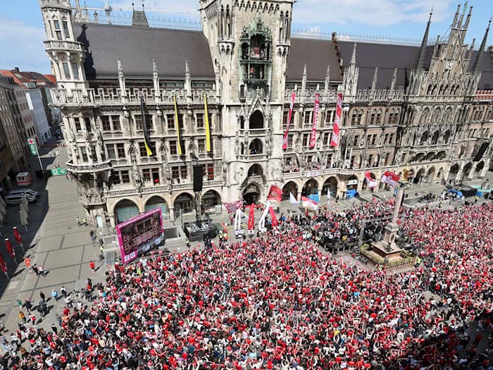 So sah es bei der Bayern-Party 2025 auf dem Marienplatz aus. (Archivbild) / Foto: Daniel Löb/dpa