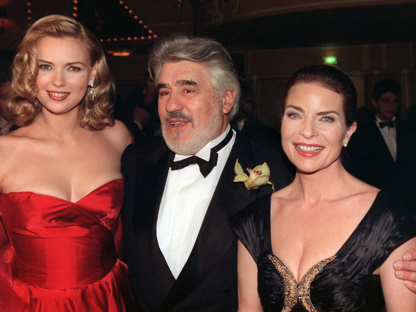 Adorf spielte u.a. mit Veronica Ferres (l) und Gudrun Landgrebe in «Rossini». (Archivbild) / Foto: Ursula Düren/dpa