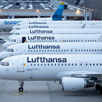 Stehen am Freitag wieder zahlreiche Lufthansa-Jets still? (Archivbild) / Foto: Lando Hass/dpa