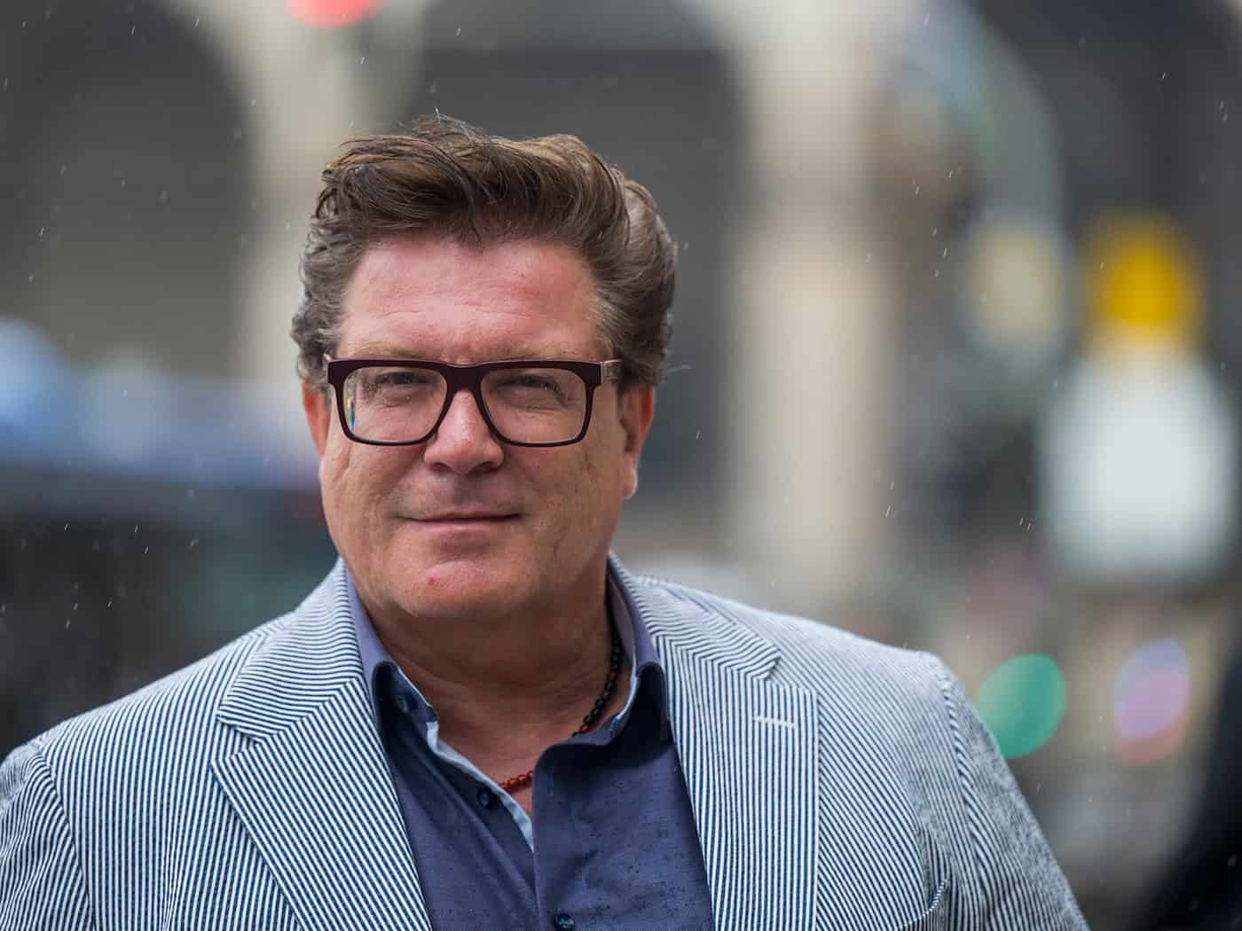 Die Menschen hätten verlernt, einander zuzuhören, findet Schauspieler Francis Fulton-Smith. (Archivbild) / Foto: Peter Kneffel/dpa