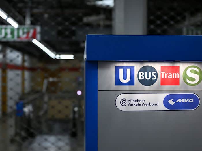 In Bayern stehen in mehreren Städten die nächsten ganztägigen Warnstreiks im Nahverkehr an. (Archivbild) / Foto: Sven Hoppe/dpa