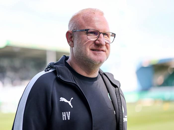 Die Fürther und Trainer Heiko Vogel freuen sich auf das Frankenderby. (Archivbild) / Foto: Daniel Löb/dpa