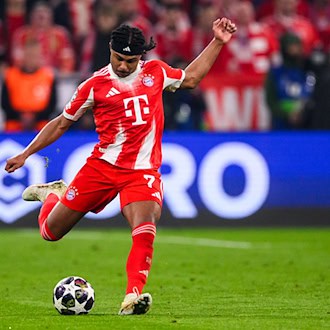 Serge Gnabry gegen Real Madrid in Aktion - nun fällt der Nationalspieler lange aus. (Archivbild) / Foto: Tom Weller/dpa