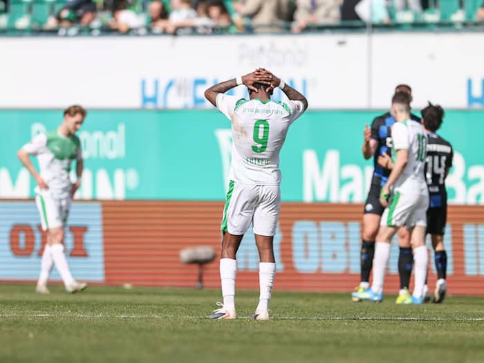 Noel Futkeu (M) vergab für die Fürther eine dicke Chance. / Foto: Daniel Löb/dpa