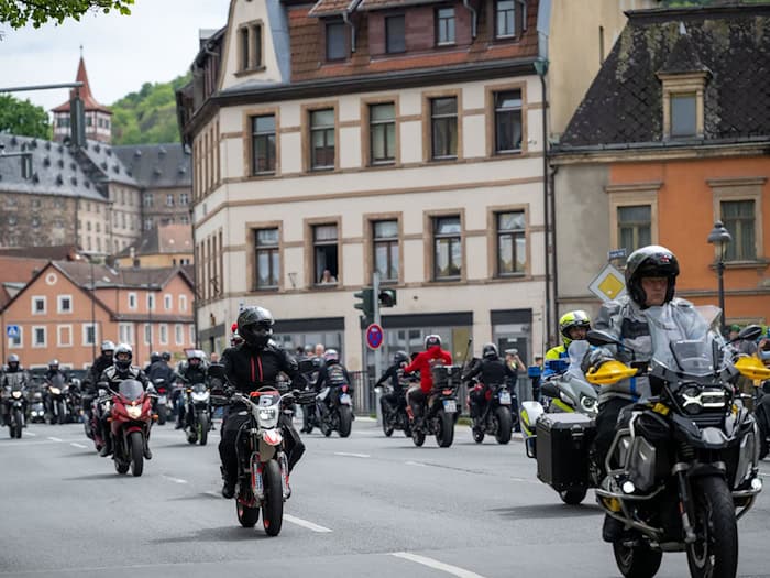 Die Sternfahrt in Kulmbach ist laut Innenministerium das größte Bikertreffen Süddeutschlands. / Foto: Pia Bayer/dpa
