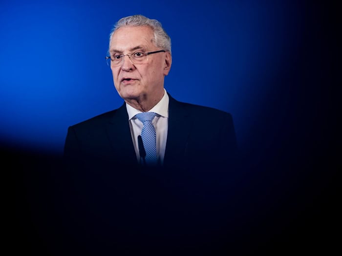 Schwarzfahren entkriminalisieren? Bayerns Innenminister bremst. (Archivbild) / Foto: Christoph Soeder/dpa