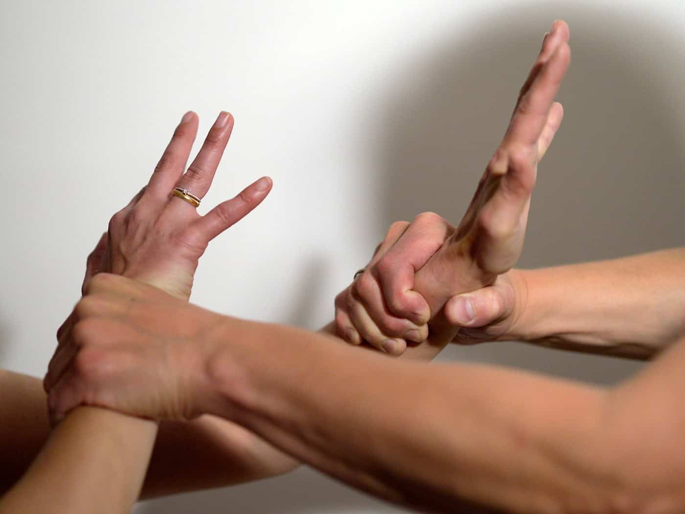 Gewalt kann auch von Frauen ausgehen. (Symbolbild) / Foto: Maurizio Gambarini/dpa