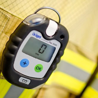 Mit einer Kohlenmonoxid-Vergiftung kommen die beiden ins Krankenhaus. (Symbolbild) / Foto: Daniel Bockwoldt/dpa