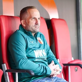 Manuel Baum lässt seine Zukunft in Augsburg weiter offen. / Foto: Daniel Löb/dpa