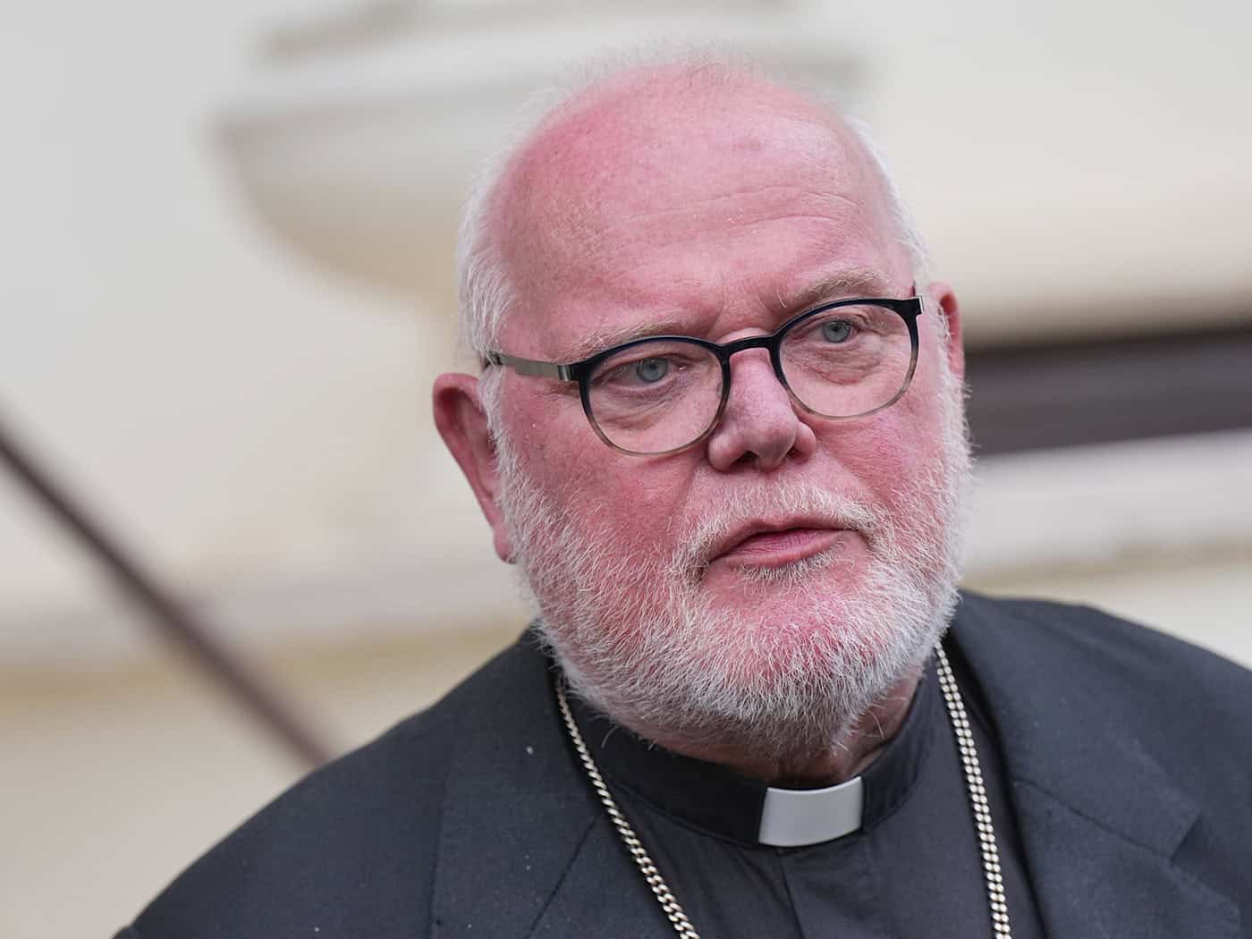Kardinal Reinhard Marx würdigt zu Ostern die Arbeit der Einsatzkräfte. (Archivbild) / Foto: Michael Kappeler/dpa