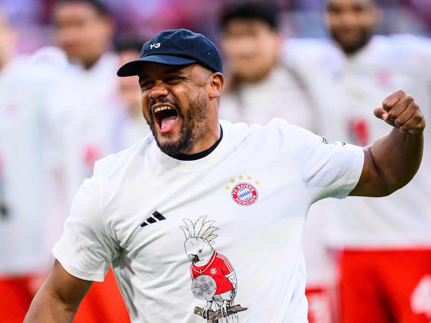 Vincent Kompany jubelt ausgelassen über den Gewinn der Meisterschaft. (Archivbild) / Foto: Tom Weller/dpa