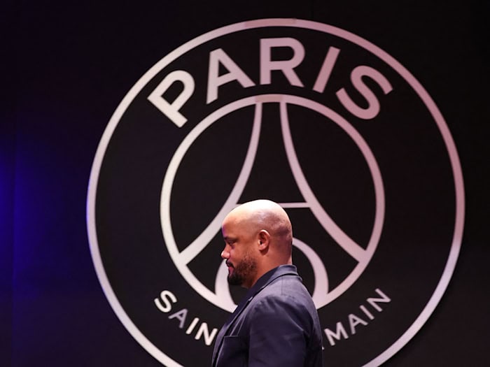 Bayern oder PSG? FCB-Coach Vincent Kompany hofft in München auf lautstarke Fans. / Foto: Franck Fife/AFP/dpa