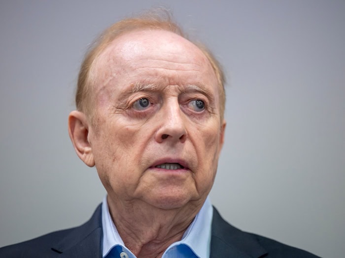 Bleibt wegen Krankheit auf freiem Fuß: Alfons Schuhbeck. (Archivbild) / Foto: Peter Kneffel/dpa