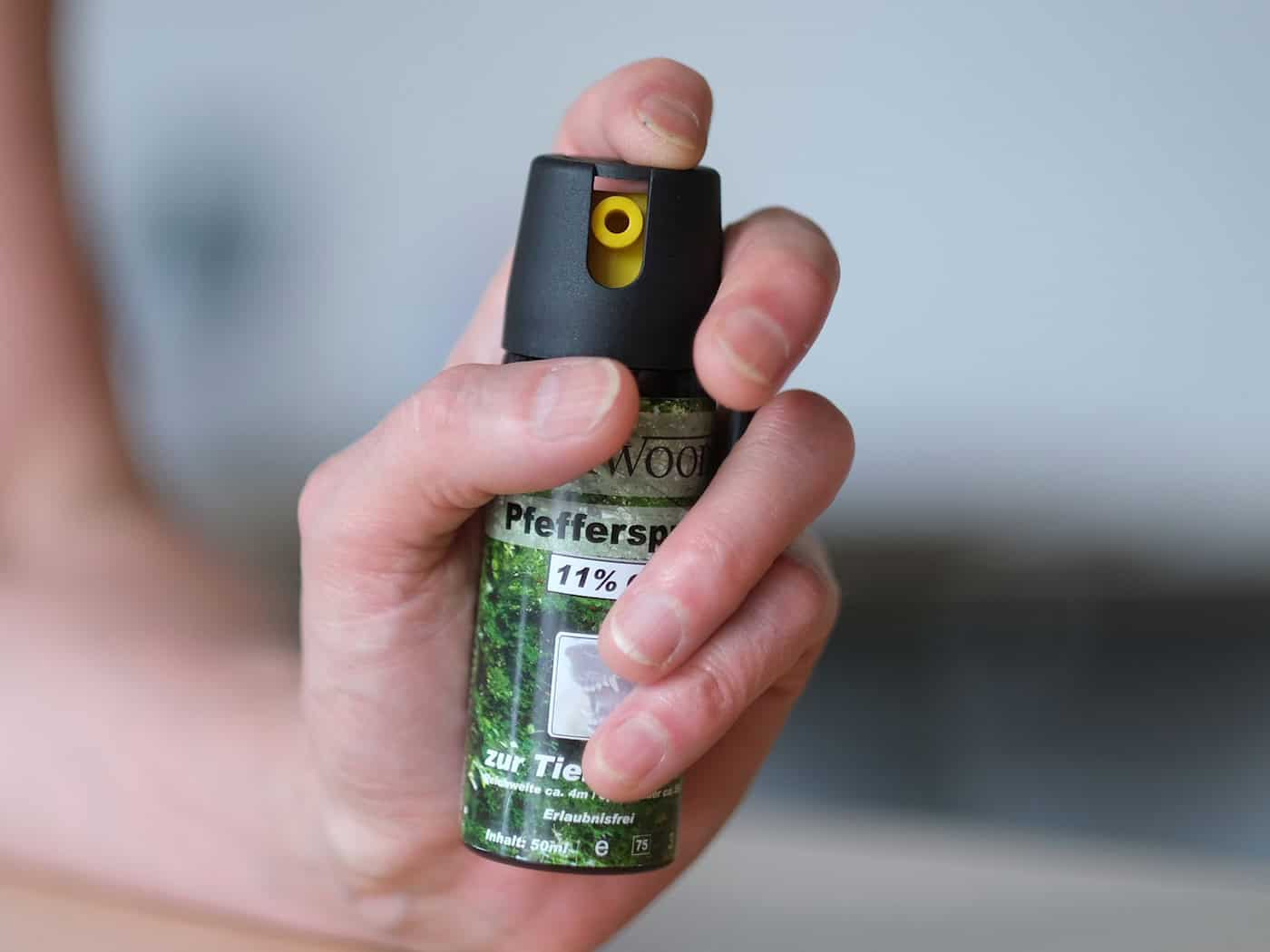 Mit Pfefferspray ist es dem Ladeninhaber gelungen, den Raubüberfall abzuwehren. (Symbolbild) / Foto: Bernd Weißbrod/dpa